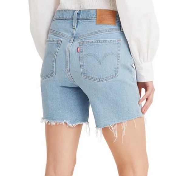 Levi’s Mid Thigh Premium Shorts - Picture 3 of 7